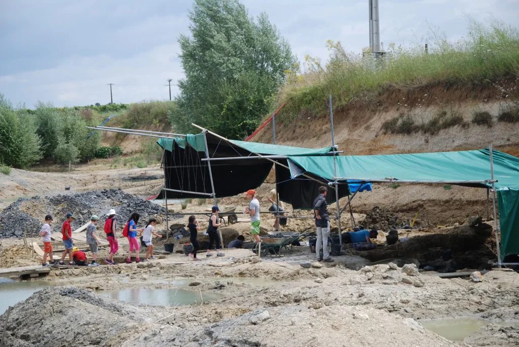 A workshop for children during excavations at the Angeac Charente palaentological site