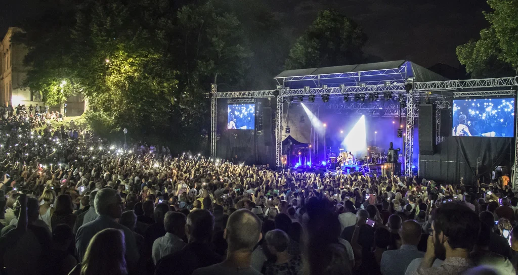 Cognac Blues Passions un festival de musiques blues, soul, jazz, rnb des concerts dans le théâtre de la nature