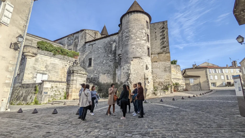 Balade dans Cognac, le château des Valois à Cognac et la Fontaine François 1er, visite guidée