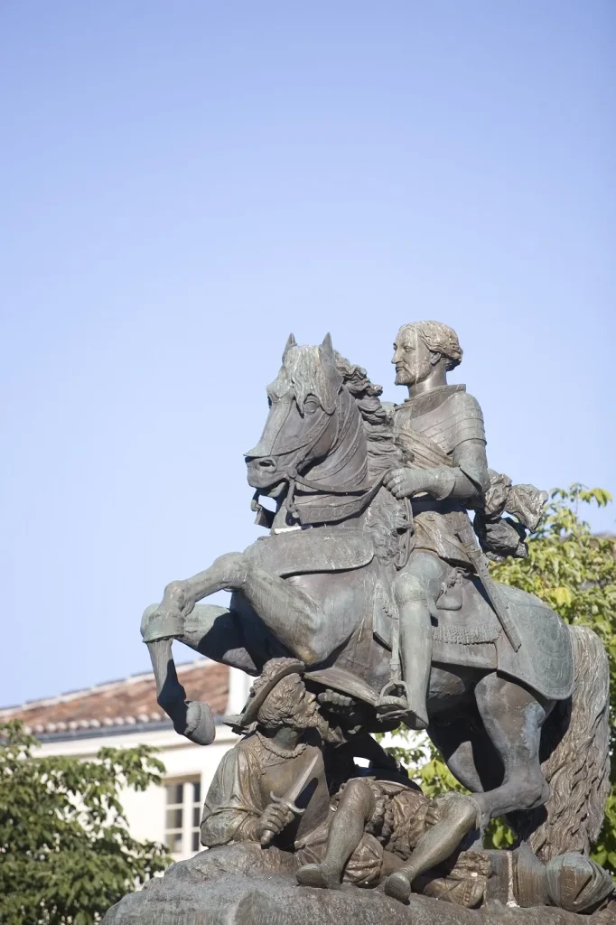 Cognac -Place François 1er - Statue équestre de François 1er roi de France né à Cognac
