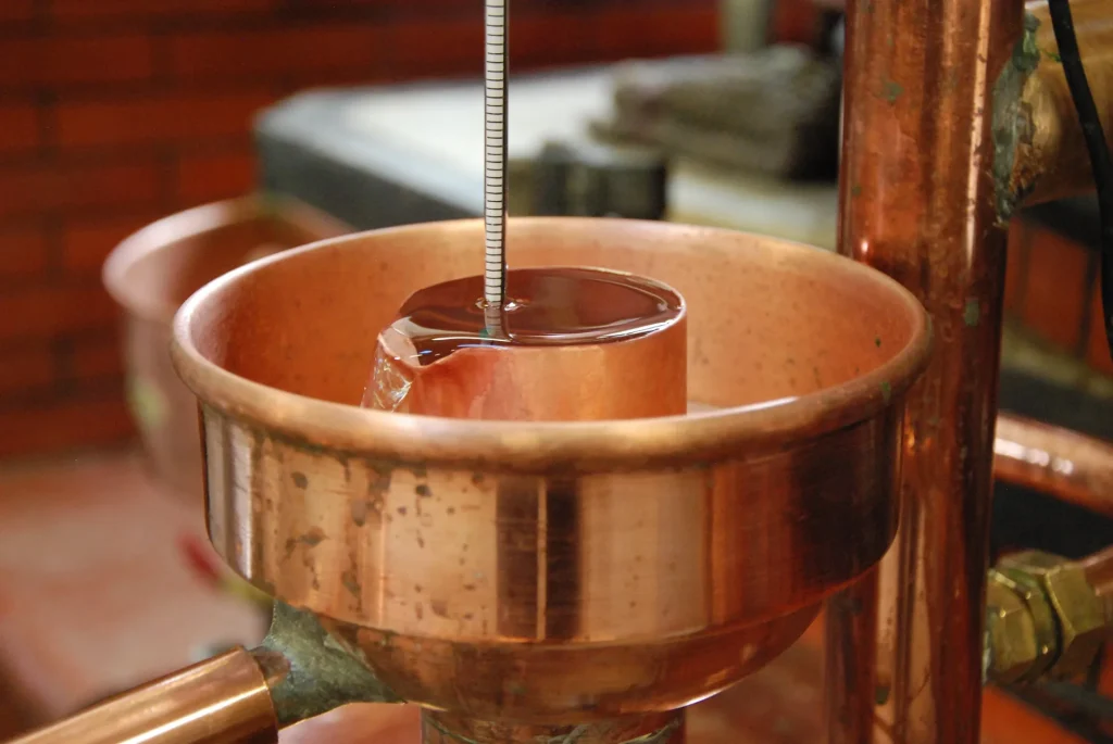 distillation, distillerie, cognac, eau-de-vie, bonne-chauffe, alambic, cuivre