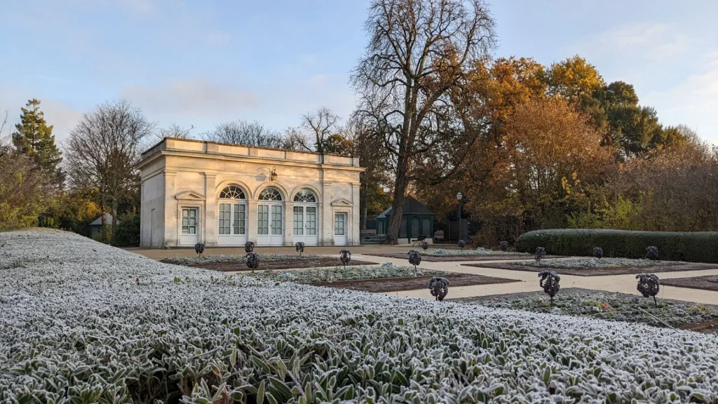 L'orangerie du Jardin Public de Cognac en hiver