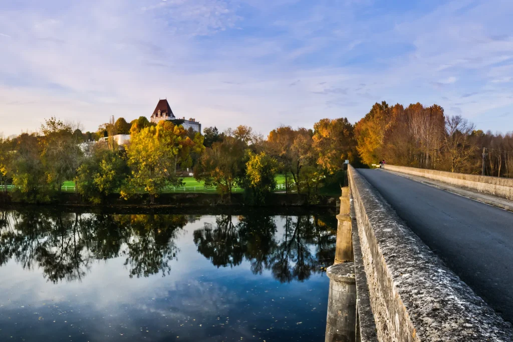 Bourg-Charente, view of the river Charente and the Château
Marnier Lapostolle