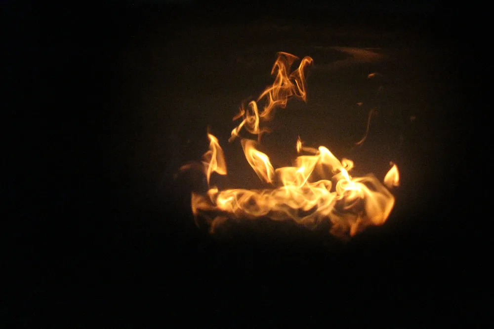 flamme sous l'alambic, la chauffe lors de la distillation du vin pour obtenir les eaux-de-vie pour l'élaboration du cognac