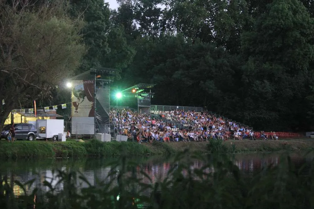 La fabuleuse histoire du cognac, spectacle son et lumière à bourg-charente