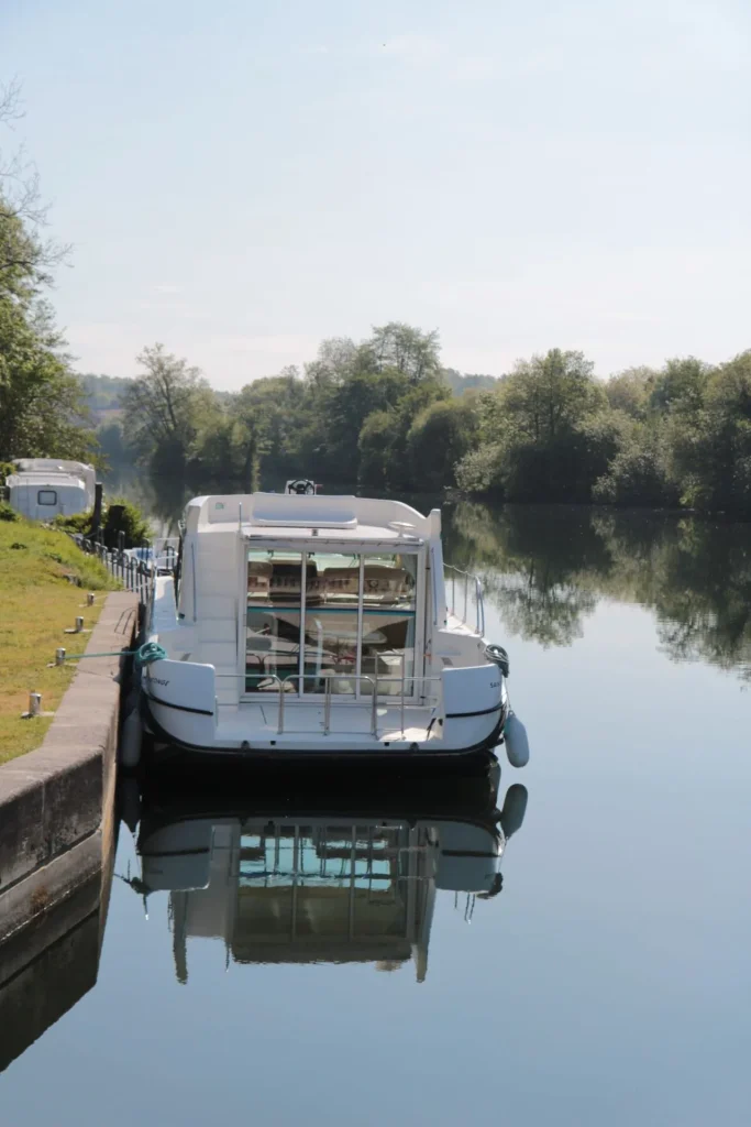 boat rental for a cruising holiday on the Charente from sireuil with Intercroisieres