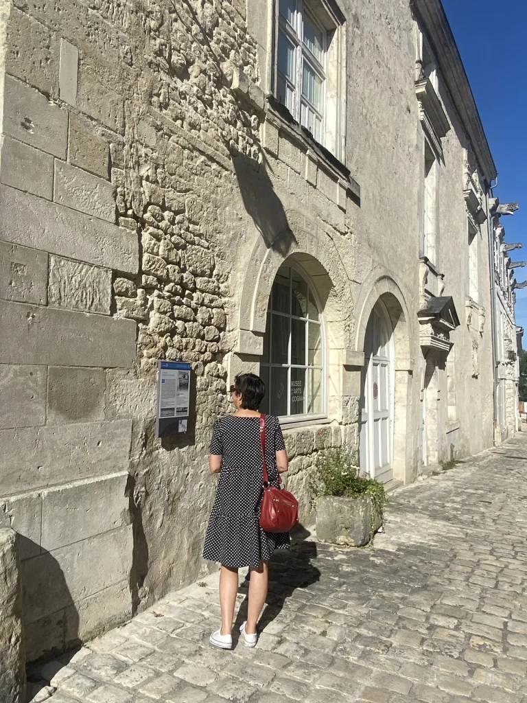 Hôtel particulier Perrin de Boussac dans la rue Saulnier à Cognac, le long du parcours du Roy et siège du musée des savoir-faire du cognac