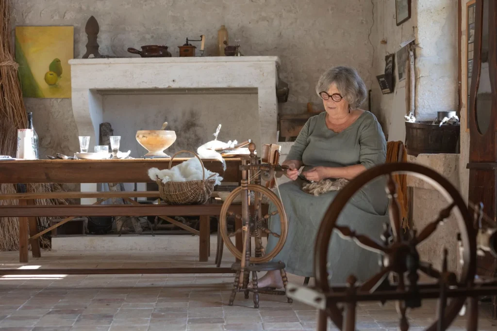 Demonstration of spinning with a spinning wheel at the little flax house in the village of Lignières Ambleville.