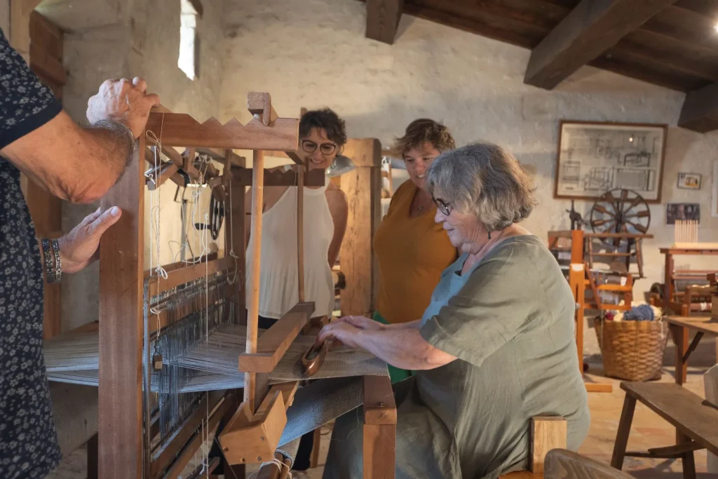 Weaving demonstration at the little flax house in the village of Lignières Ambleville