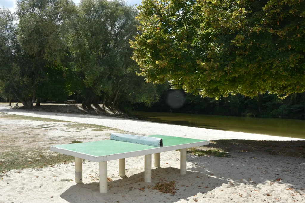 Beachside table tennis table at Bain des Dames in Châteauneuf-sur-Charente