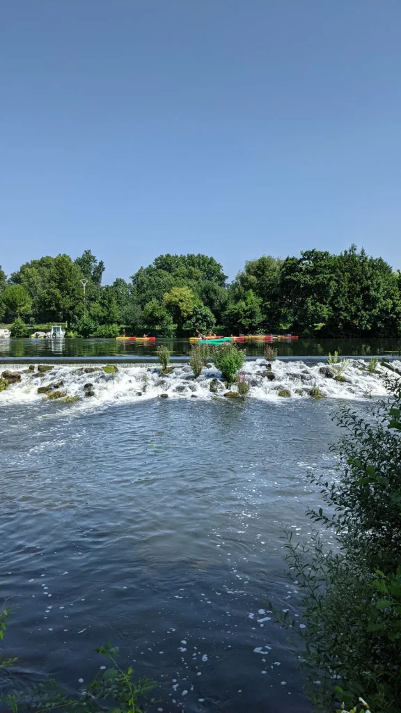 Canoeing on the Charente at Bain des Dames in Châteauneuf-sur-Charente