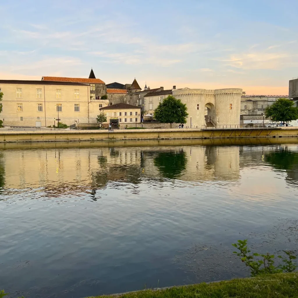 The two curtain wall towers, known as the Tours Saint Jacques or Porte Saint Jacques, are the most visible remains of what was Cognac's medieval fortified enclosure. Take in the breathtaking view over the Charente from the top of the Porte Saint Jacques and book your visit.