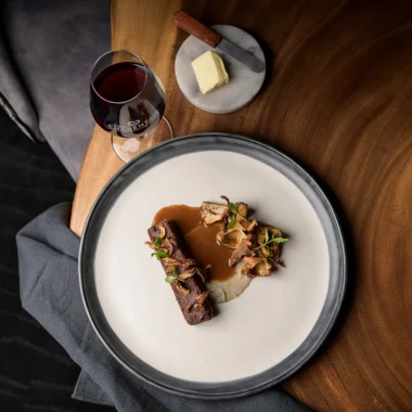 Taste a shoulder of lamb confit accompanied by a Charentais IGP wine, a recipe by Florian Puglia