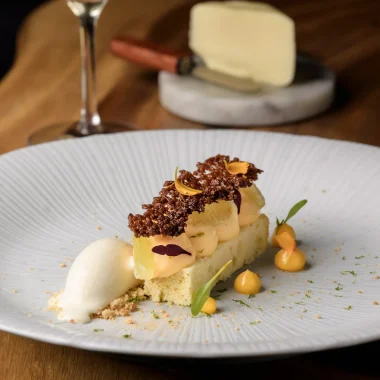 Enjoy a dish of lemon cremeux with a Charentais IGP wine, a recipe by Florian Puglia