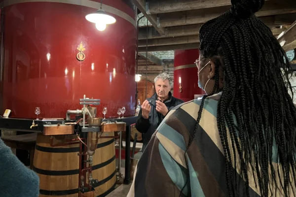 visite d'une distillerie chez un viticulteur de la zone d'appellation cognac de novembre à mars