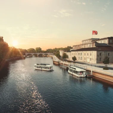 Les visites Hennessy à Cognac, traversée de la Charente en bateau