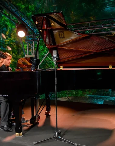 Festiclassique, festival de musique classique en Charente dans les maisons de cognac, avec au piano le parrain de l’événement, Hervé N'Kaoua