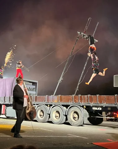 Circus, acrobats and musicians at the Coup de Chauffe street theatre festival in Cognac