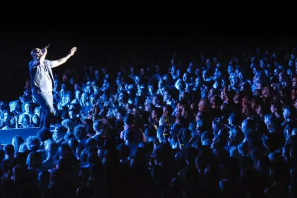 Concert de Seal dans le théâtre de la nature du Jardin Public à Cognac lors du Festival Cognac Blues Passions